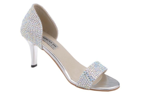 What Do Natalie Portman and Designer Rina Shah Have in Common? Love for Stunning Leather-Free Shoes!