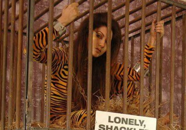 Khan Sisters Caged in Zoo Protest