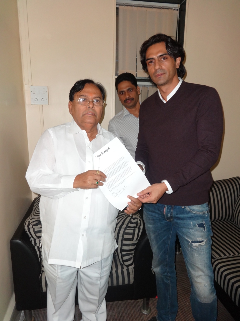 arjun-rampal-meets-minister-for-sunder