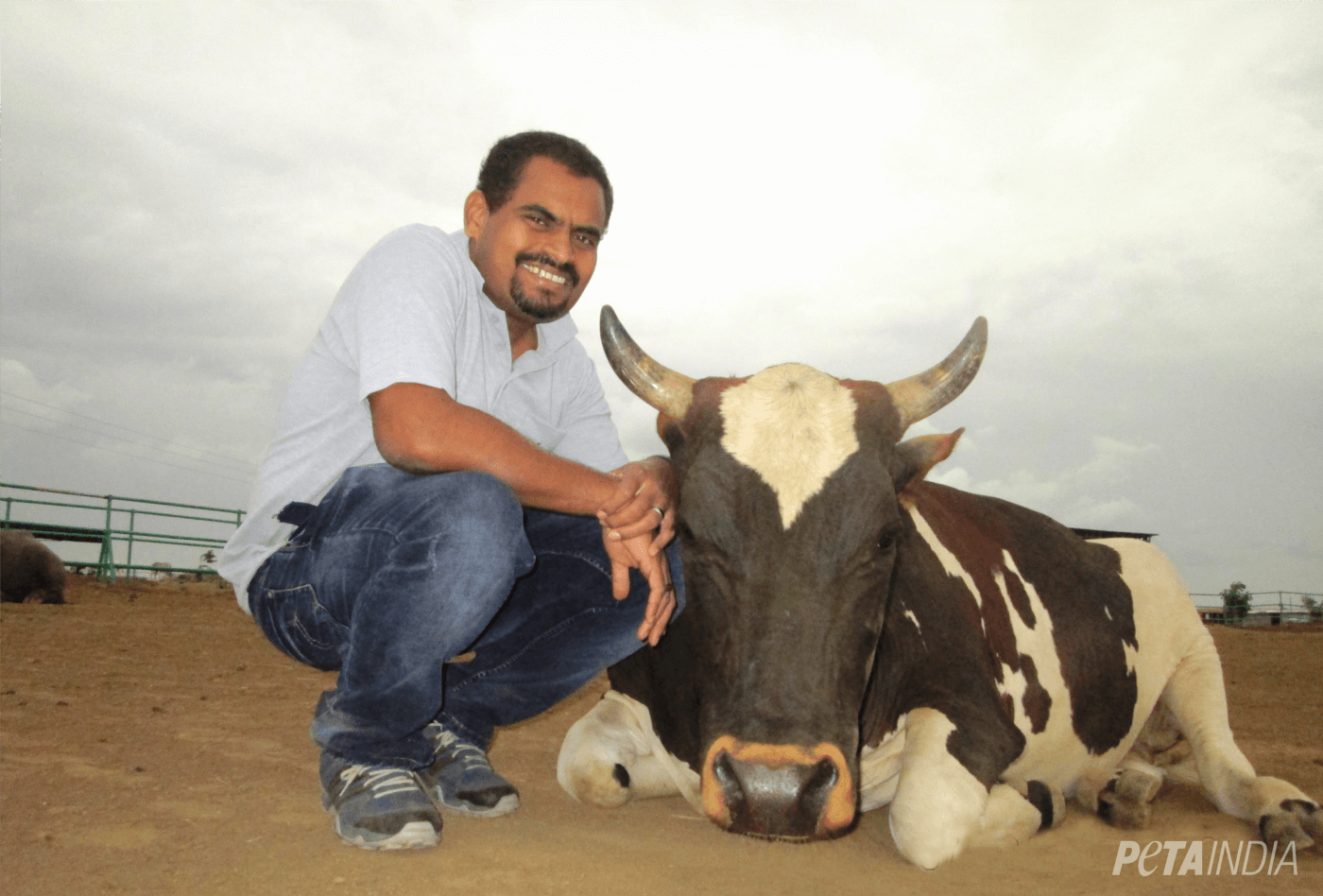 Vegan Veterinarian With 20 Years' Experience Is PETA India's New CEO - Blog  - PETA India