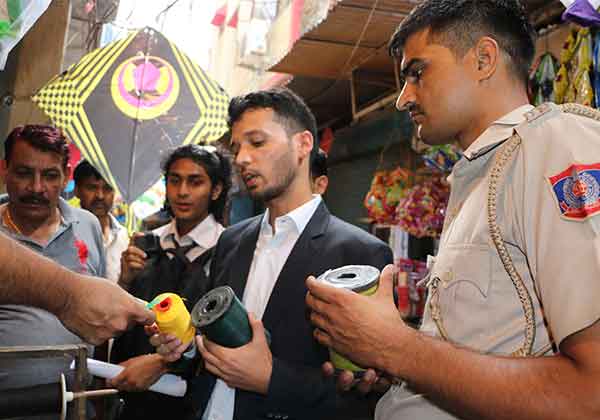 PETA की कार्यवाही के उपरांत दिल्ली पुलिस ने स्वतन्त्रता दिवस से ठीक पहले प्रतिबंधित माँझे को जब्त किया