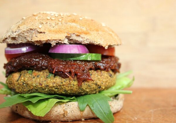 PETA India Renews Call to Fast-Food Giants to Include Vegan Options, Citing Bird Flu