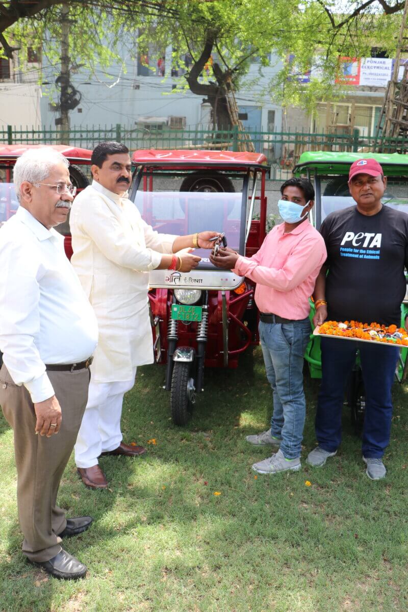 Delhi event bullocks replaced with e-rickshaws March 2022 photos 7