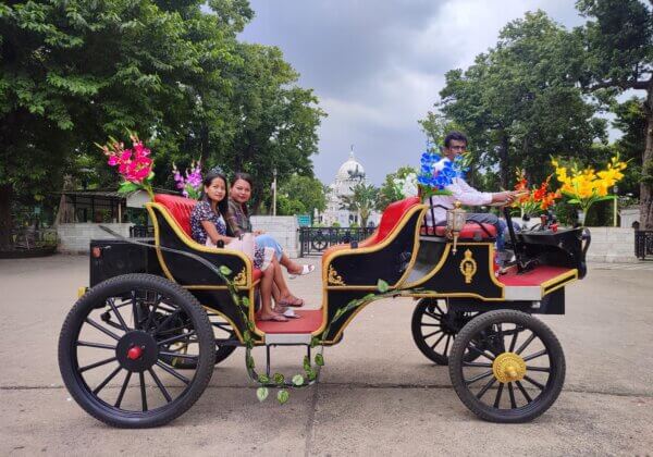 PETA India Brings New Victorian-Style E-Carriage to Kolkata to Replace Horses Used to Haul Tourists