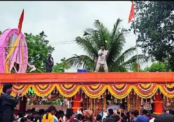 PETA इंडिया और श्री दयानंद स्वामीजी के हस्तक्षेप के बाद बेलगावी प्रशासन ने इस वर्ष मंगाई देवी मंदिर में चूजों की बलि पर रोक लगाई, हज़ारों मासूम चूज़ों को बचाया गया