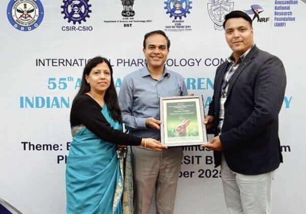 PETA India ने पर परीक्षण की बजाय मेग्नेटिक तकनीक इस्तेमाल वाले वैज्ञानिक को IPSCON में पुरस्कार प्रदान किया।