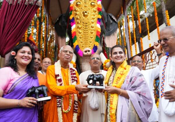 PETA इंडिया द्वारा उपहार में दिए गए असली हाथी के आकार के मशीनी हाथी का ISKCON पंढरपुर में अनावरण – श्री जगन्नाथ रथ यात्रा में शामिल होने वाला अपनी तरह का पहला हाथी