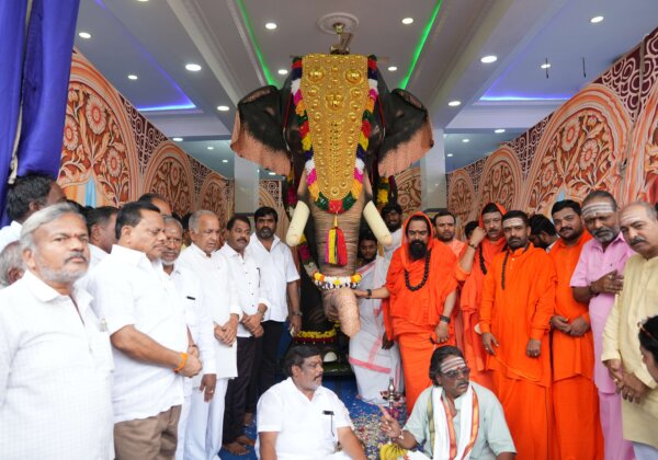 PETA India and CUPA’s Gift of Life-Size Mechanical Elephant to Participate in Raichur’s Shri 108 Savira Devara Samsthana Kille Bruhanmatha’s 20th Annual Sadbhavana Padayatra